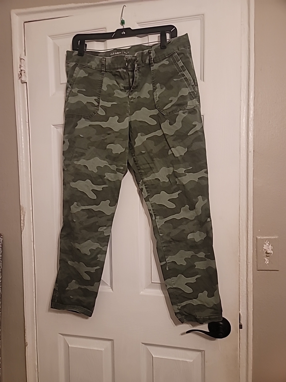 Old Navy Women's Olive Camo Cargo Pants
